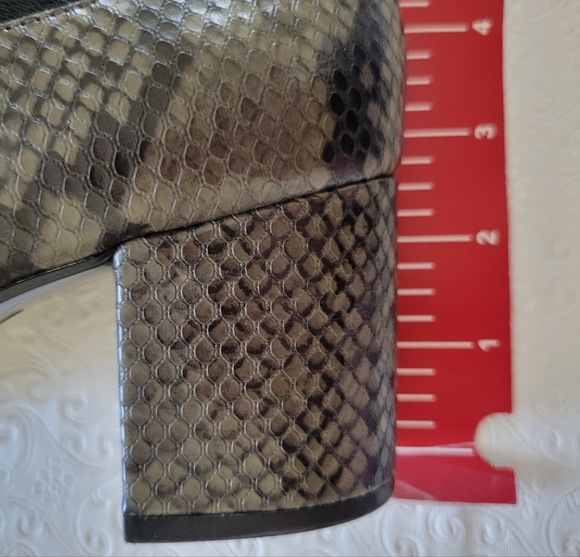 Calvin Klein Fiona Black/Army Green Snake Embossed block heel Bootie Women's 8.5 - Picture 7 of 11